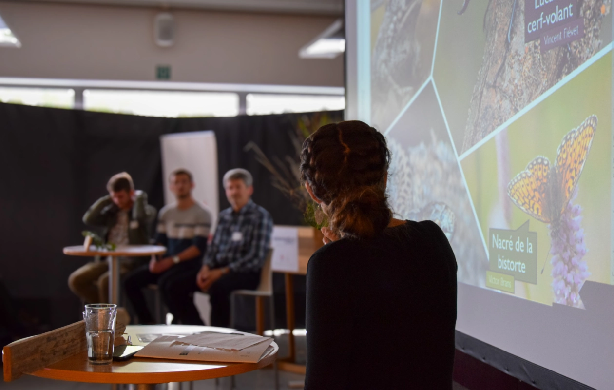 Table ronde lors de la journée des rencontres du réseau BiodiverCité, animée par Justine Dewilde de la FRW. Interventions de Victor Brans de l'UCLouvain, Adrien Goffin de Natagora et Vincent Fiévet du SPW sur le thème 'Focus sur 4 espèces en déclin : comment les protéger avec BiodiverCité ?'.